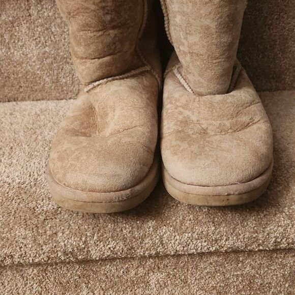 Ugg Classic Short Tan Suede Boots w/ Print "Sundance II" Size 7 - Picture 3 of 12